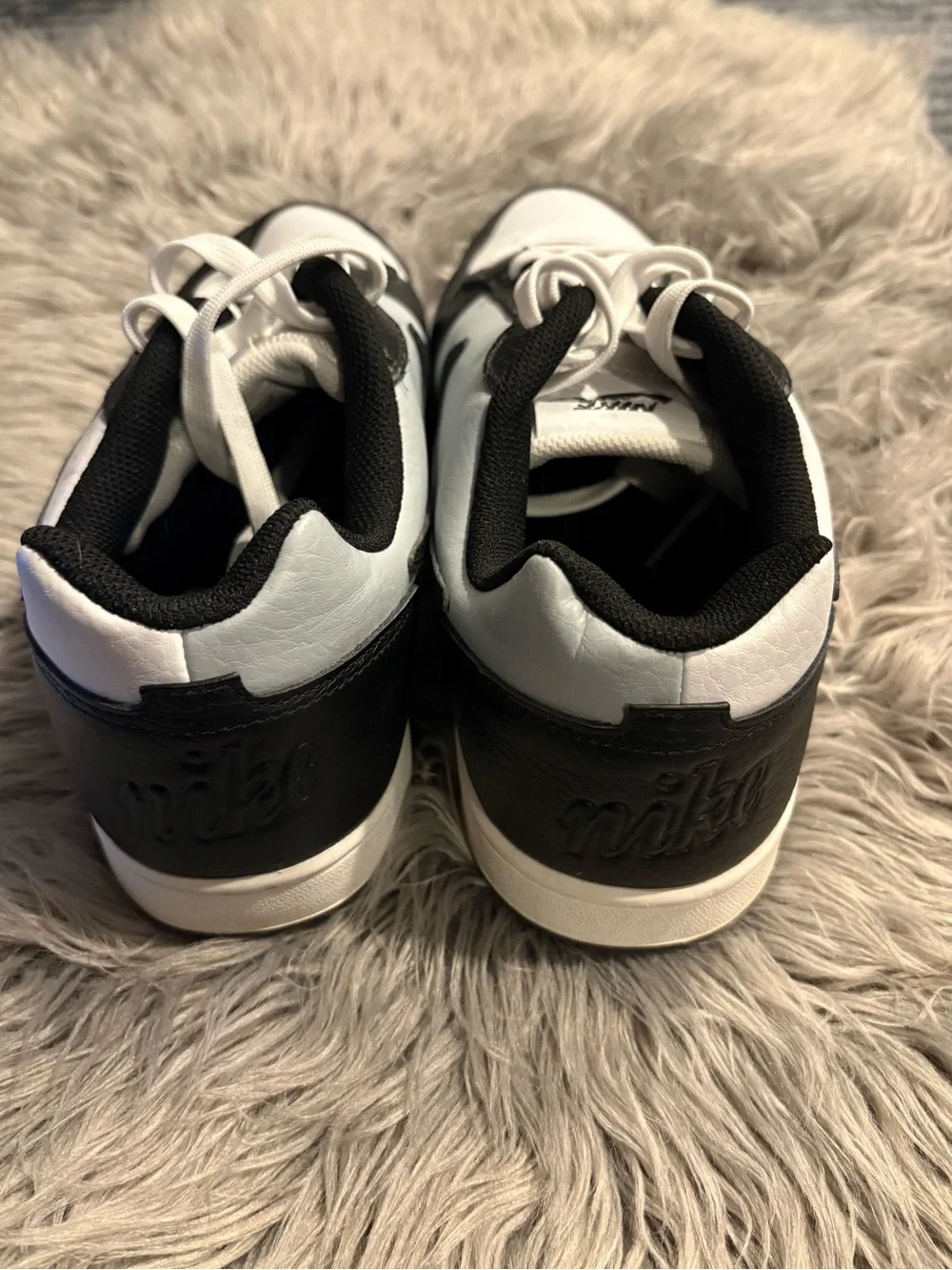 Nike Men’s Low-Top Casual Sneakers in Black and Gray Sz 11